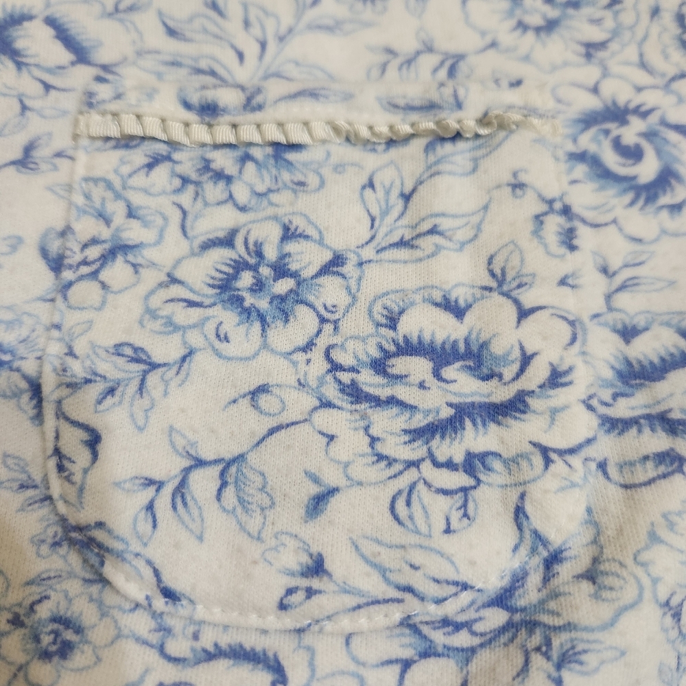 Karen Neuburger Short Sleeve Capri Pajama Set Blue Flowers  on White. Size XL - Picture 7 of 7